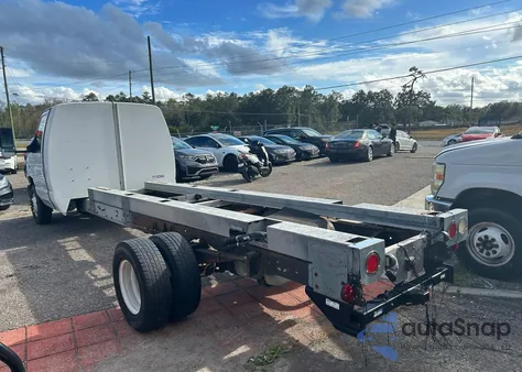 2011 Ford Econoline E450 Super Duty Cutaway Van z USA, uszkodzony, nr VIN 1FDXE4FS7BDA96555